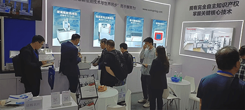 現(xiàn)場工作人員非常熱情地為朋友們介紹了新產(chǎn)品的功能、特點和優(yōu)勢